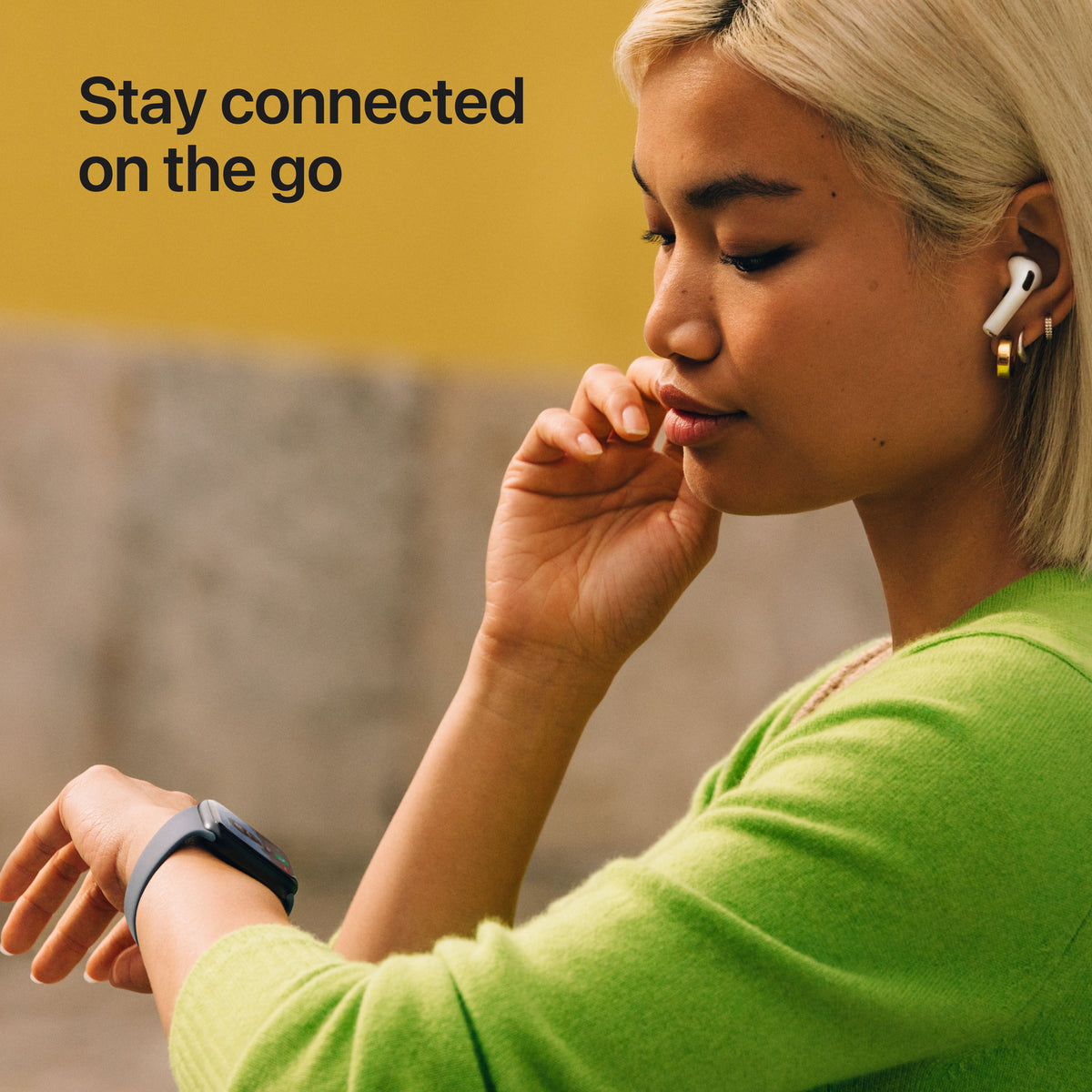 Apple_Watch_SE_3_44mm_GPS_Starlight_Aluminum_Sport_Band_Starlight_PDP_Image_Position_4__en-AE