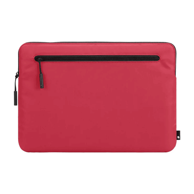 جراب Incase Compact بخامة Flight Nylon لأجهزة MacBook Pro مقاس 16 بوصة (2016-2024) - أحمر